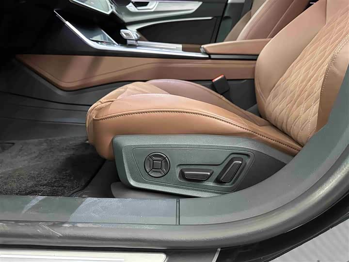 Audi A7L 2025 2025款 45 TFSI quattro 奢享型