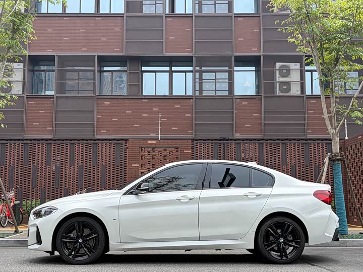BMW 1 Series 2023 2023款 125i M运动曜夜版