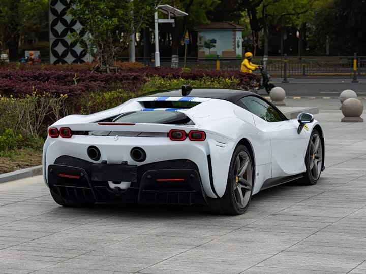 Фото 4 - Ferrari SF90