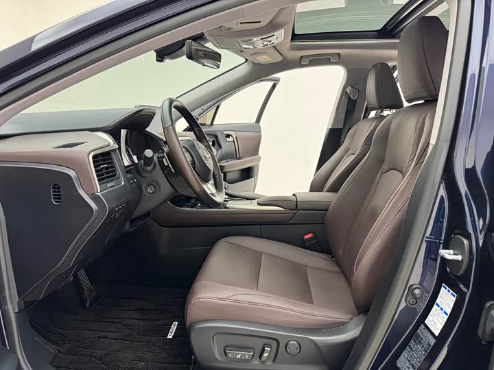 Фото 8 - Lexus RX
