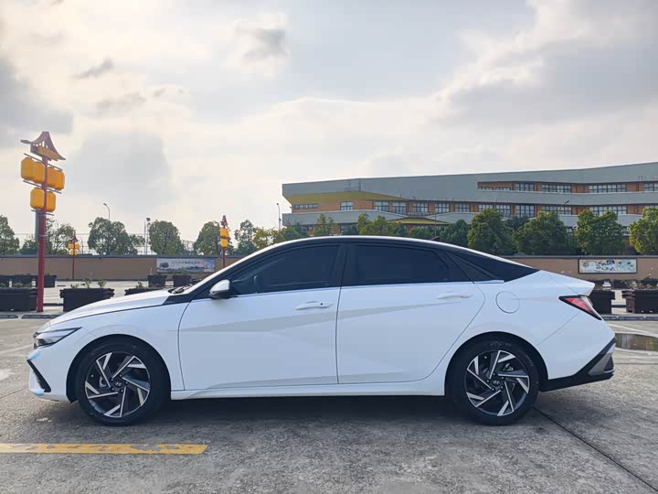 Hyundai Elantra N line 2023 2023款 1.5L CVT LUX尊贵版