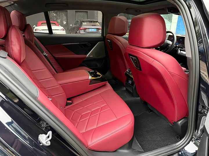 Zdjęcie 9 - BMW 5 Series