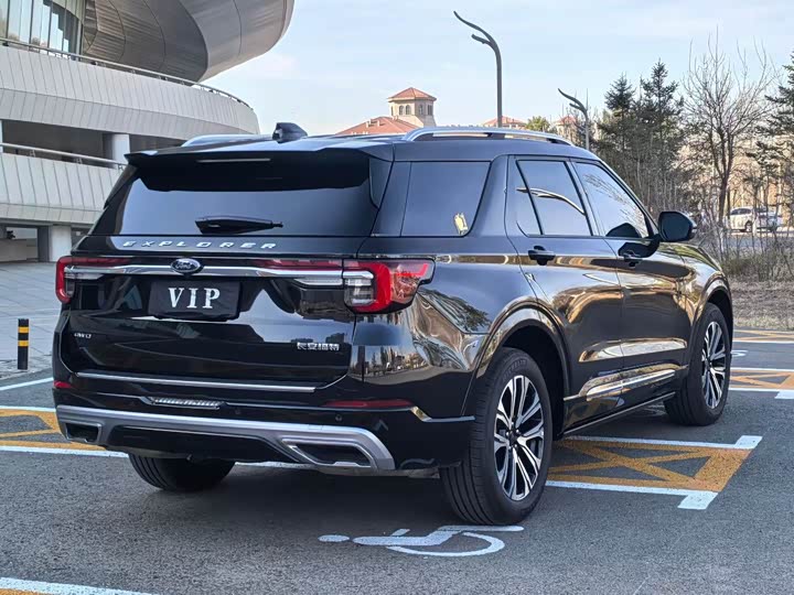 Ford Explorer 2024 2024款 2.3T EcoBoost 四驱钛金版 6座