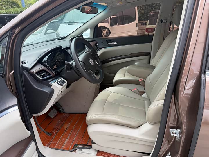 Фото 7 - Buick GL8 ES