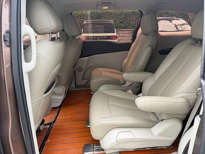Фото 8 - Buick GL8 ES