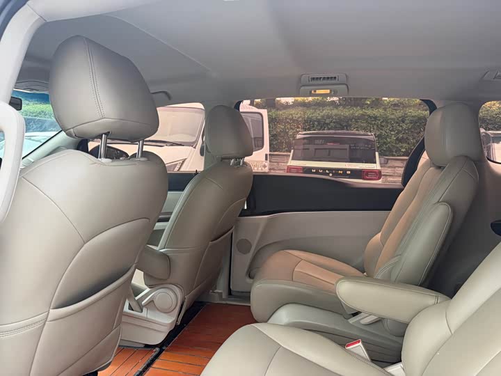 Фото 9 - Buick GL8 ES