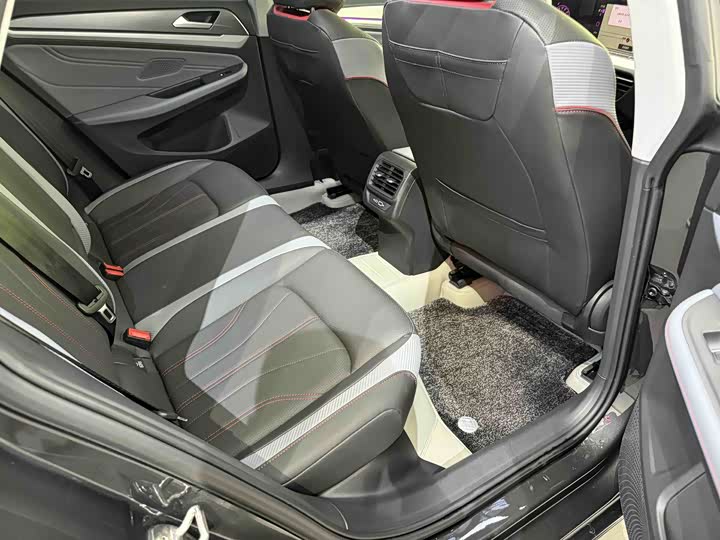 Фото 9 - Volkswagen Lamando L