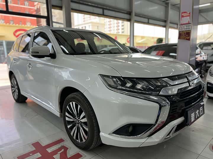 Mitsubishi Outlander 2021 2021款 2.4L 四驱致享版 7座