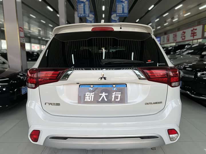 Mitsubishi Outlander 2021 2021款 2.4L 四驱致享版 7座