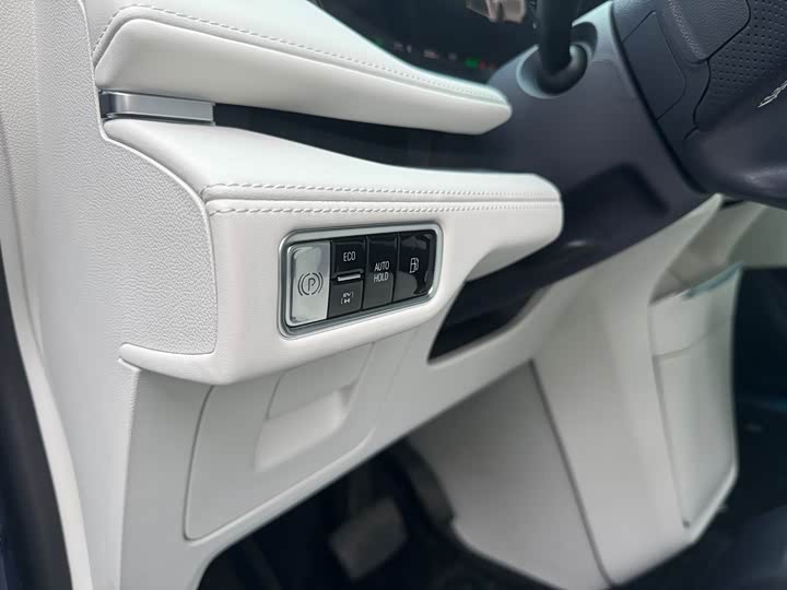 Buick GL8 Hybrid 2026 2026款 陆尊 尊享版