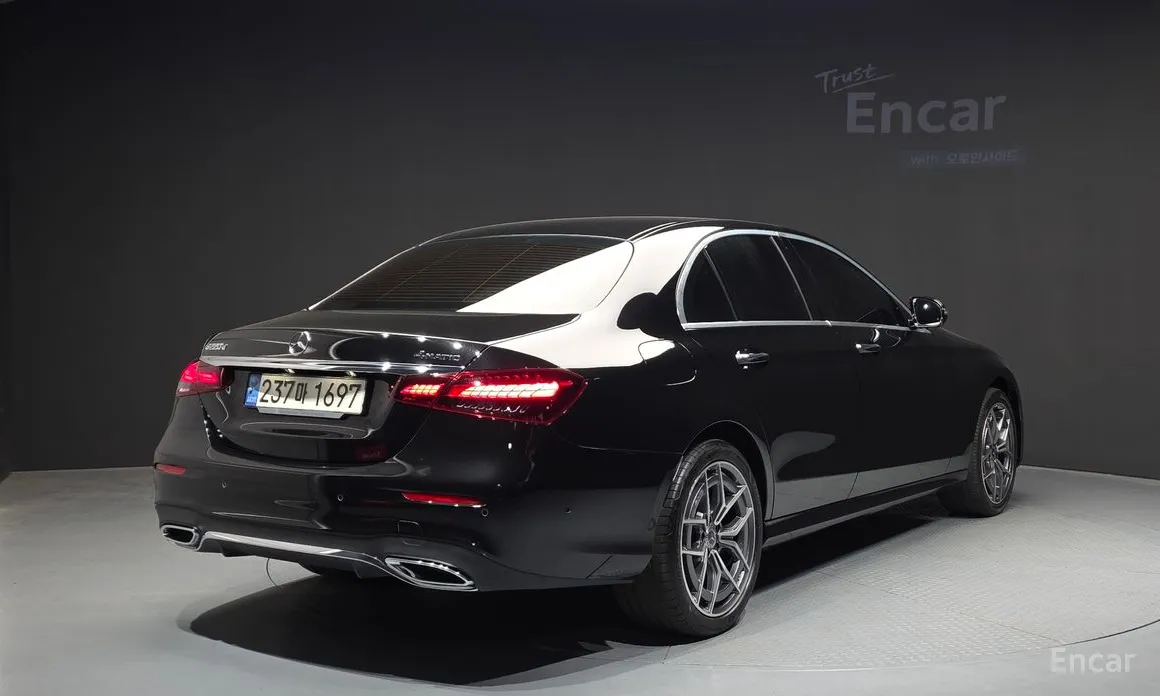 Фото 2 - Mercedes-Benz E-Class