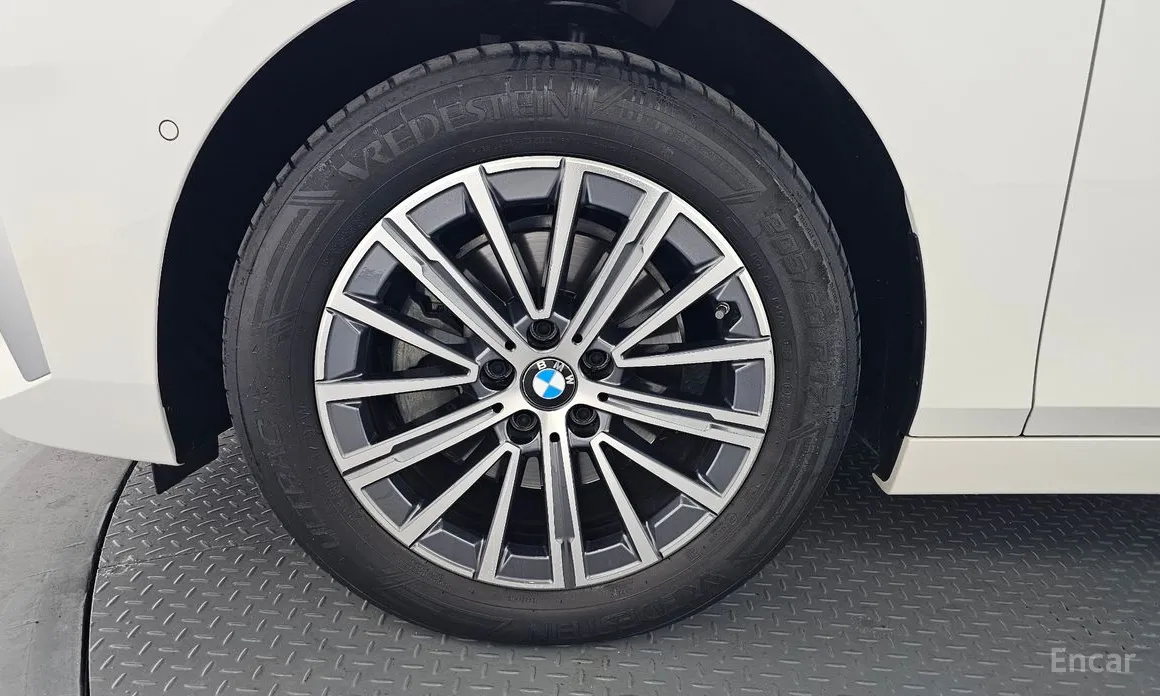 BMW 2 Series 2022 220i Luxury