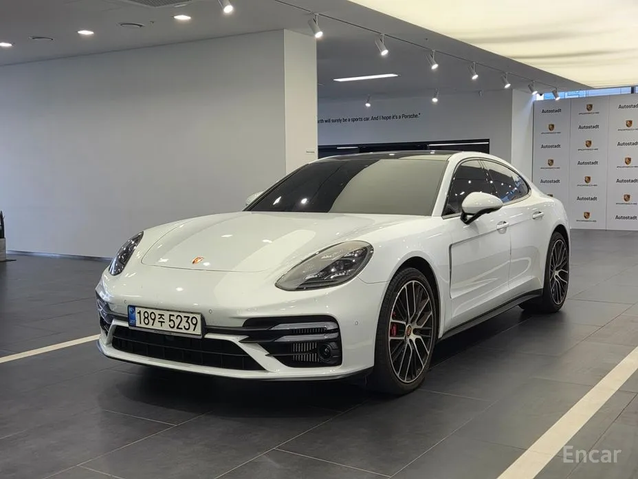 Фото 2 - Porsche Panamera