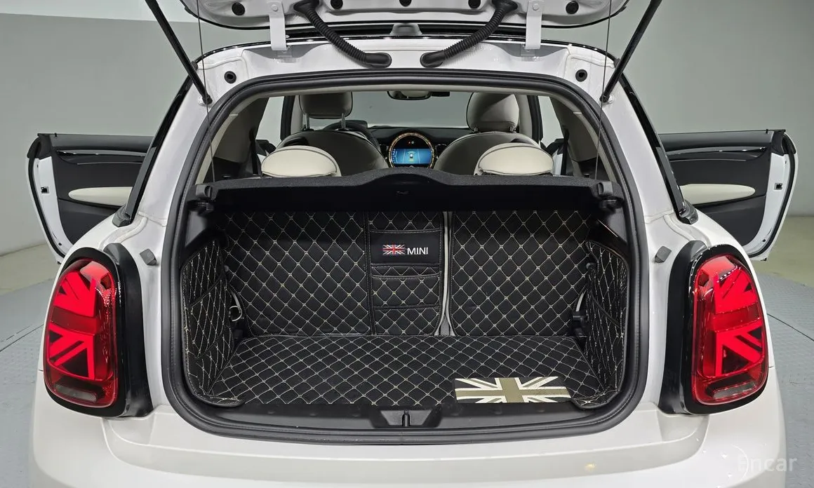 Mini Cooper 2001 Classic Launch Pack