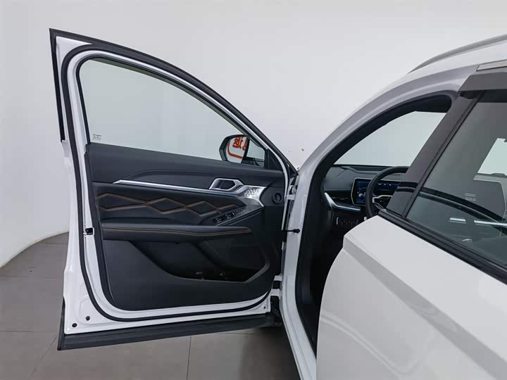 Zdjęcie 8 - Haval F7 (Monster)