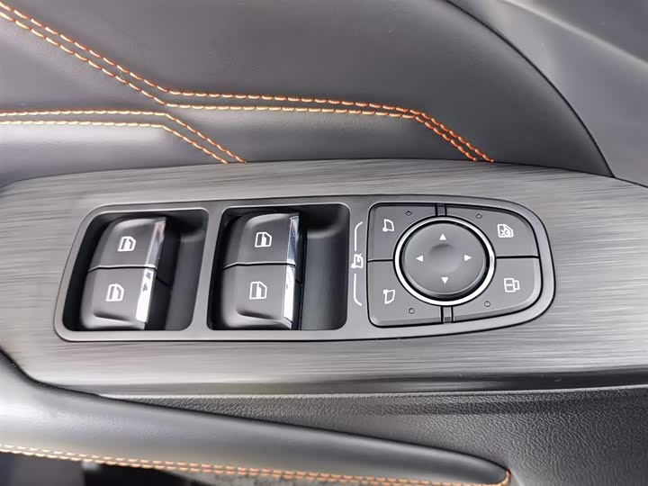 Zdjęcie 9 - Haval F7 (Monster)