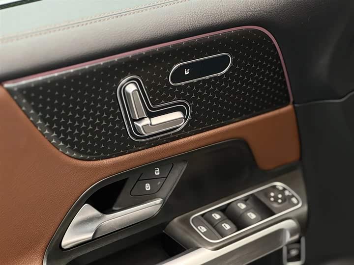 Mercedes-Benz GLB-Class 2024 2024款 GLB 220 时尚型