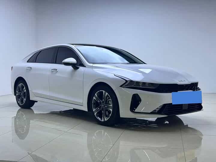 Kia K5 2025 2025款 1.5T 尊贵版