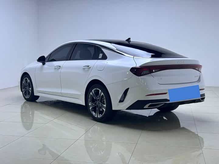 Kia K5 2025 2025款 1.5T 尊贵版