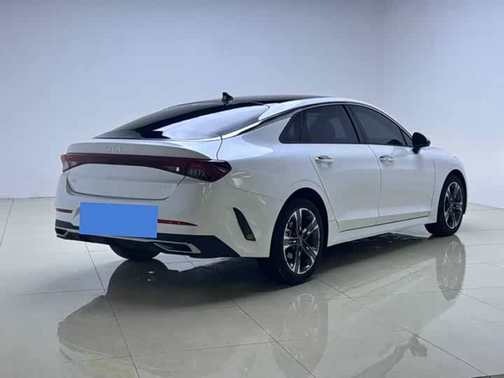 Kia K5 2025 2025款 1.5T 尊贵版