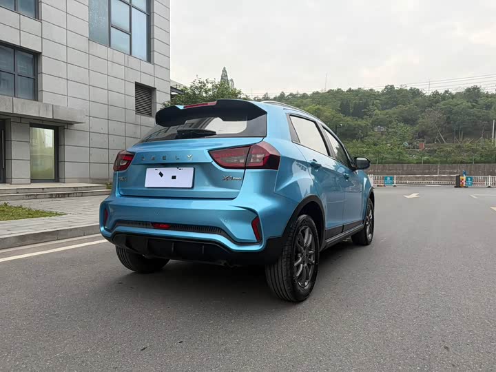 Фото 5 - Geely Vision X3
