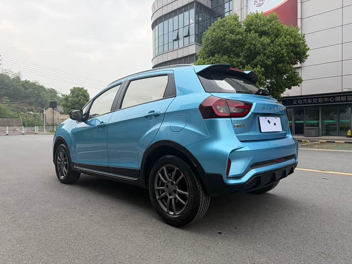 Фото 7 - Geely Vision X3