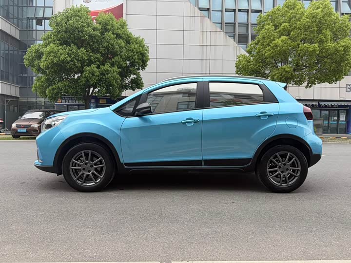Фото 8 - Geely Vision X3