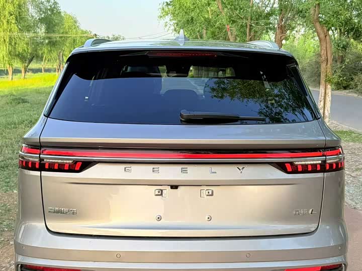 Фото 8 - Geely Monjaro