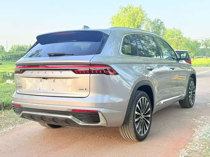 Фото 9 - Geely Monjaro