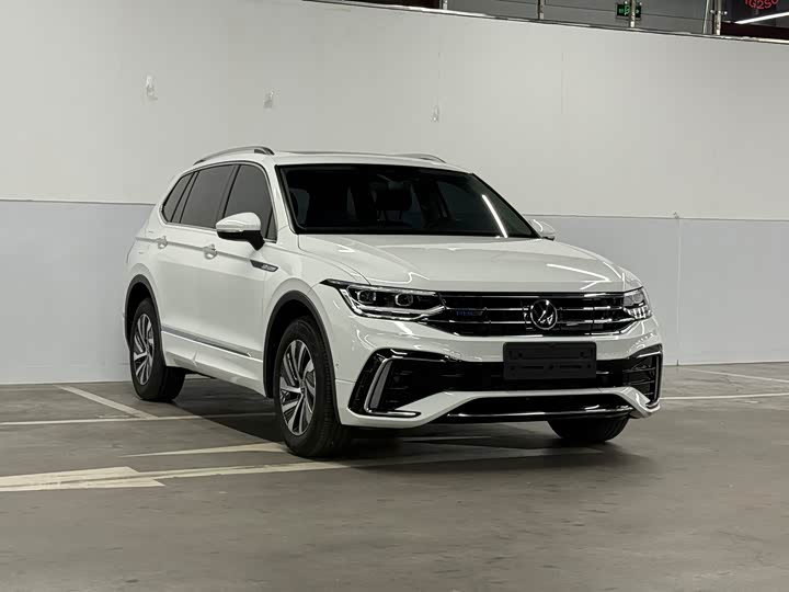 2023 Volkswagen Tiguan L Hybrid