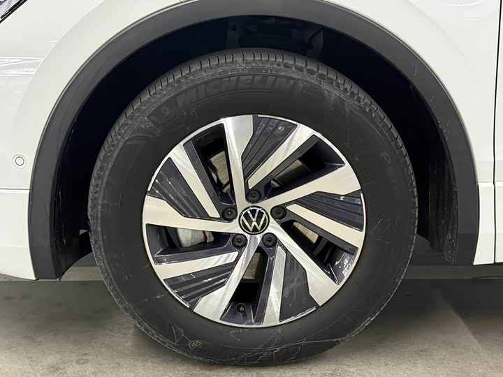 2023 Volkswagen Tiguan L Hybrid