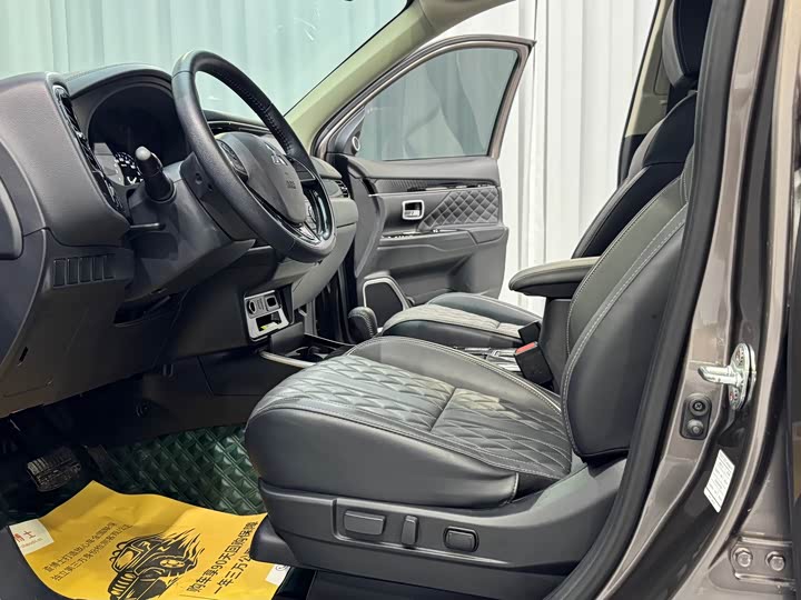 Zdjęcie 9 - Mitsubishi Outlander