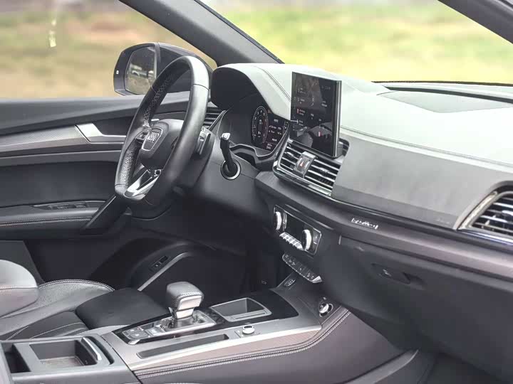 Photo 6 - Audi Q5L