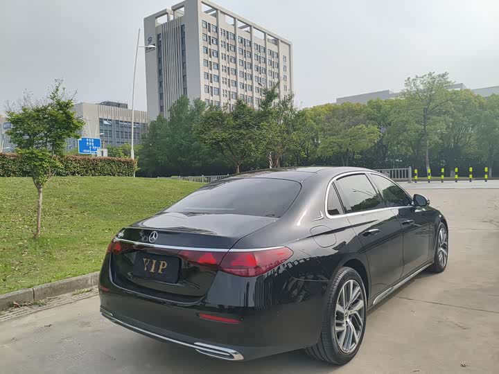 Zdjęcie 4 - Mercedes-Benz E-Class