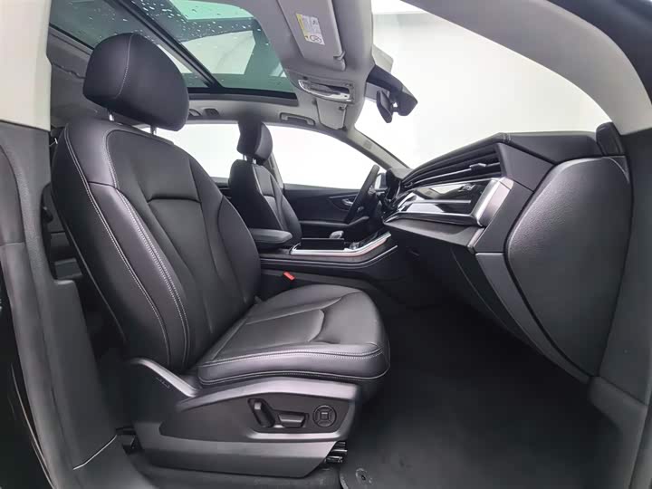 Фото 9 - Audi Q8