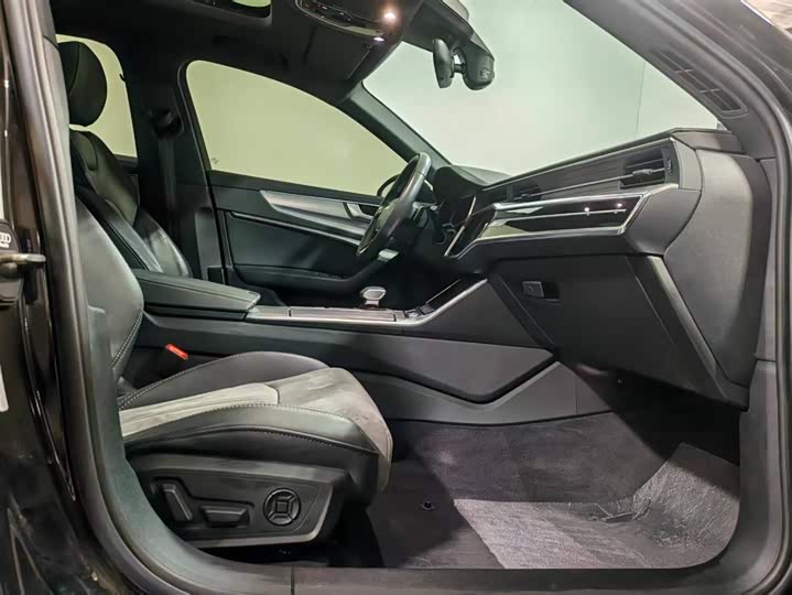 Фото 7 - Audi A6L