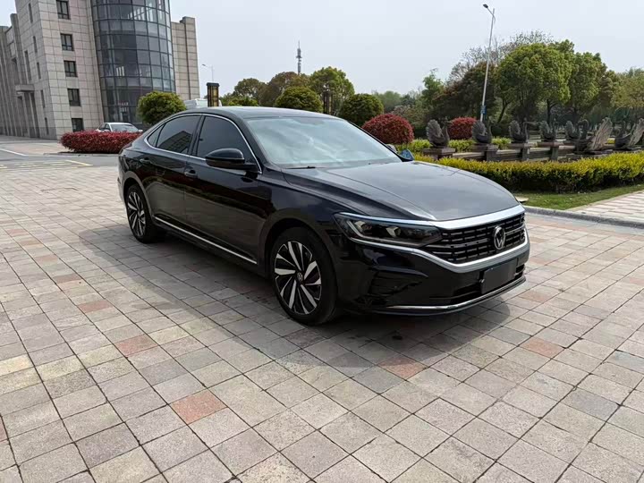 Фото 2 - Volkswagen Passat