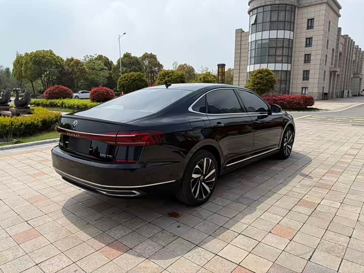 Фото 9 - Volkswagen Passat
