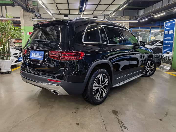 Photo 4 - Mercedes-Benz GLB-Class