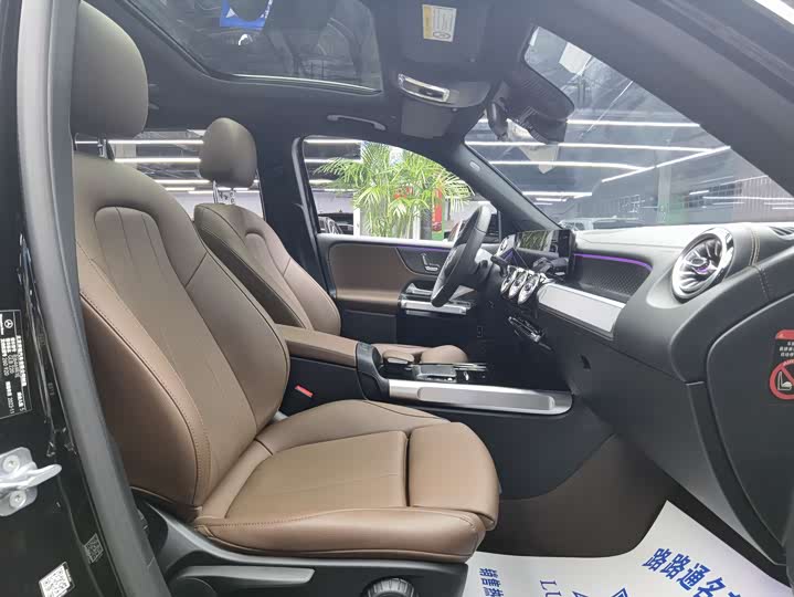 Photo 8 - Mercedes-Benz GLB-Class
