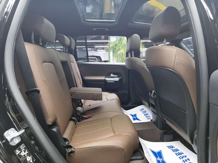 Photo 9 - Mercedes-Benz GLB-Class