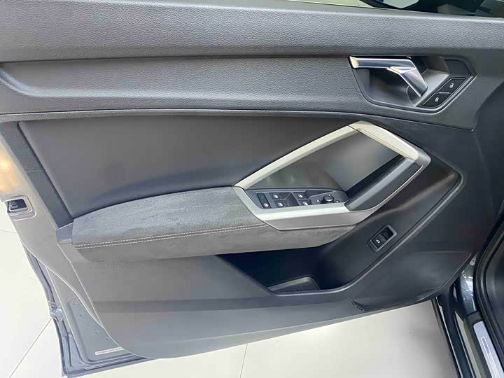 Zdjęcie 4 - Audi Q3