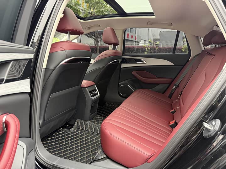 Zdjęcie 8 - Hongqi H5