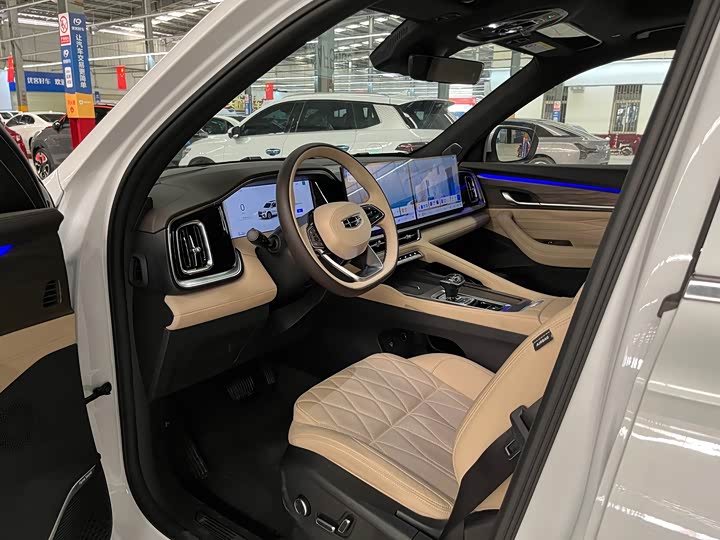 Geely Monjaro 2026 2026款 东方曜 2.0TD 自动霄汉版