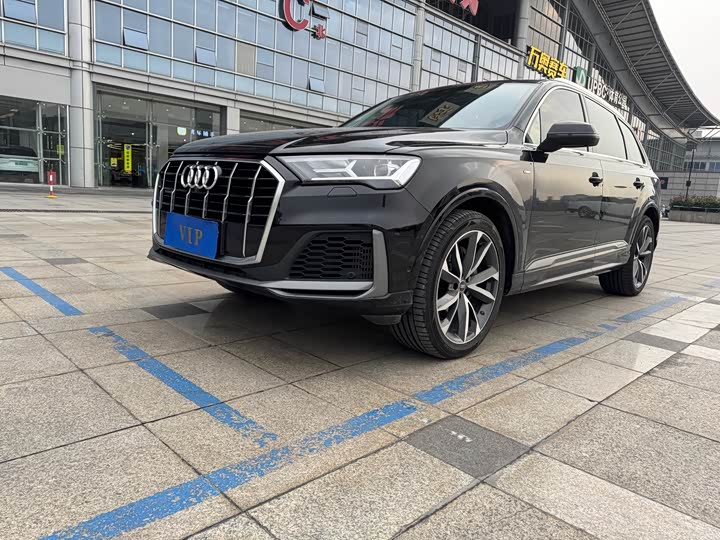 Фото 1 - Audi Q7