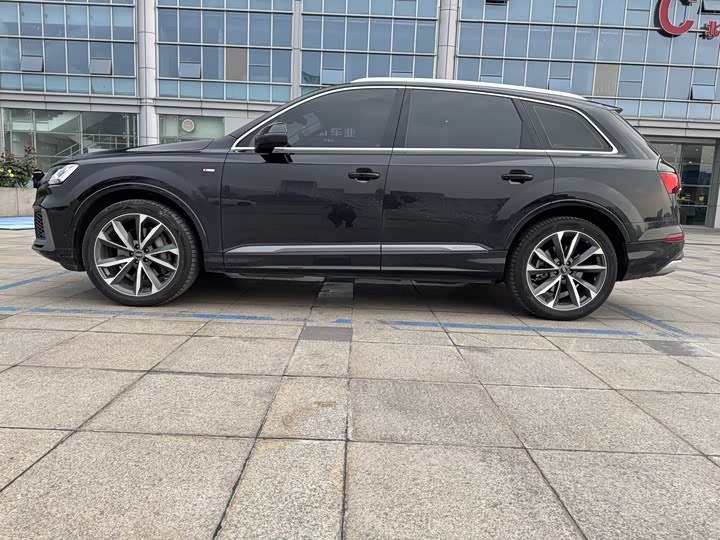Фото 2 - Audi Q7