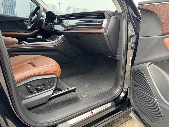 Фото 6 - Audi Q7