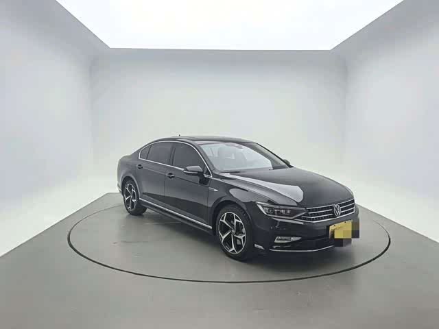 Фото 2 - Volkswagen Magotan