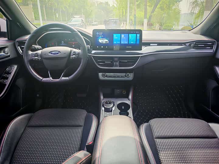 Ford Focus 2021 2021款 三厢 EcoBoost 180 自动ST Line