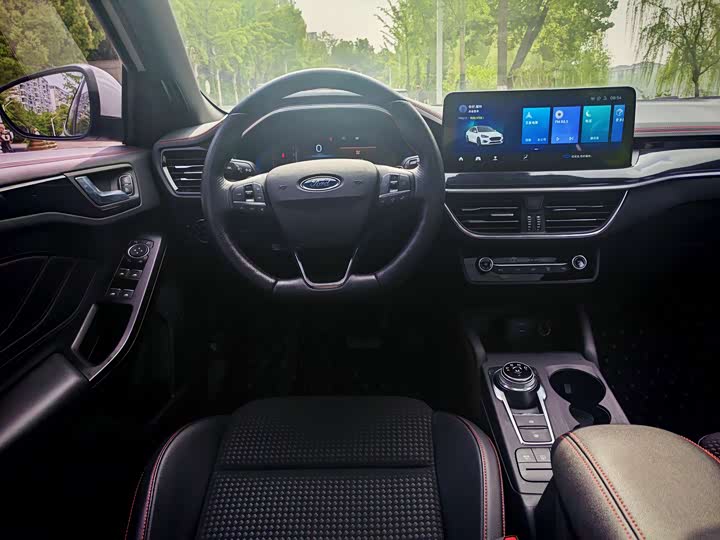 Ford Focus 2021 2021款 三厢 EcoBoost 180 自动ST Line